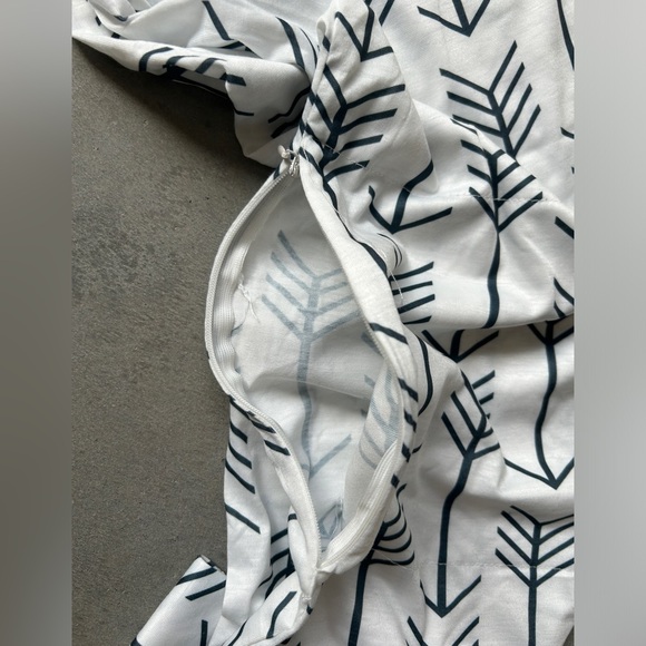 Travel Arrow Infinity Scarf - Picture 2 of 2